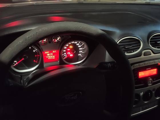 FORD FOCUS 2.0 GLX SEDAN 16V GASOLINA 4P MANUAL